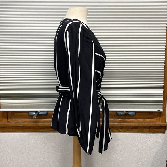 New York & Company Soho Jeans NWT Black Striped Long Sleeve Wrap Top Size XS - Picture 3 of 10